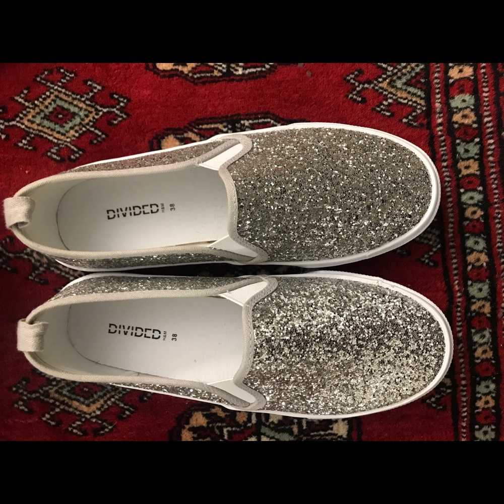 Pretty silver sparkle shoes!